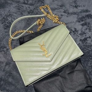 Grain de Poudre Envelope Wallet on a Chain